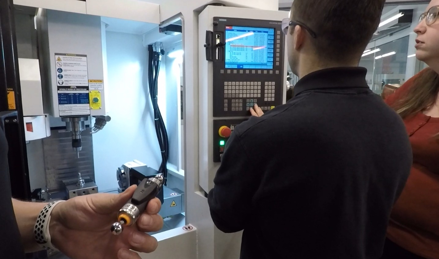 Renishaw and Autodesk engineers collaborating while using QC20 ballbar