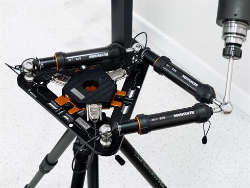 RCS T-90 tri-ballbar system being used for robot mastering