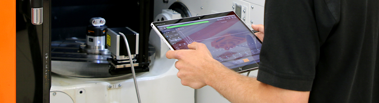 XR20 rotary axis calibrator - Engineer performing measurement with an XR20 rotary axis calibrator using an XM-60 system