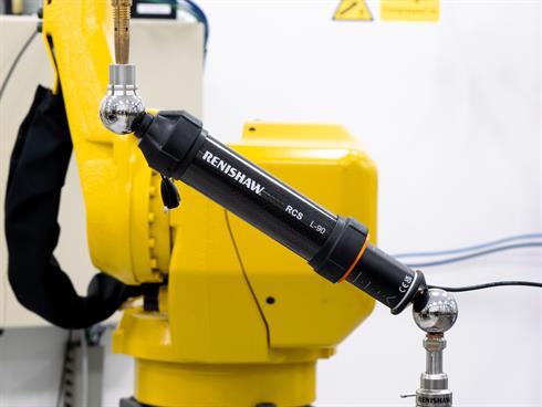 RCS L-90 linear ballbar system locating the tool centre point of a six axis industrial robot