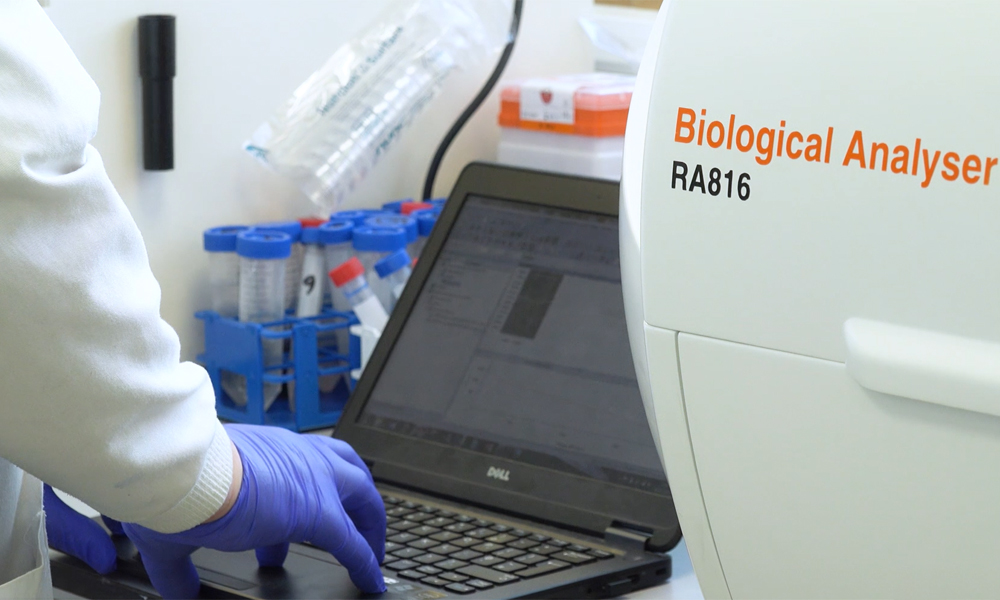 Biologisk ramananalyserare RA816