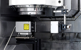 Sistema di calibrazione multiasse XM-60 installato in una macchina per tornitura/fresatura